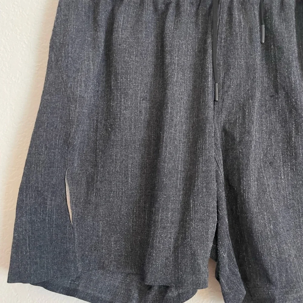 Lululemon Men's Gray Shorts size Medium - Picture 2 of 7